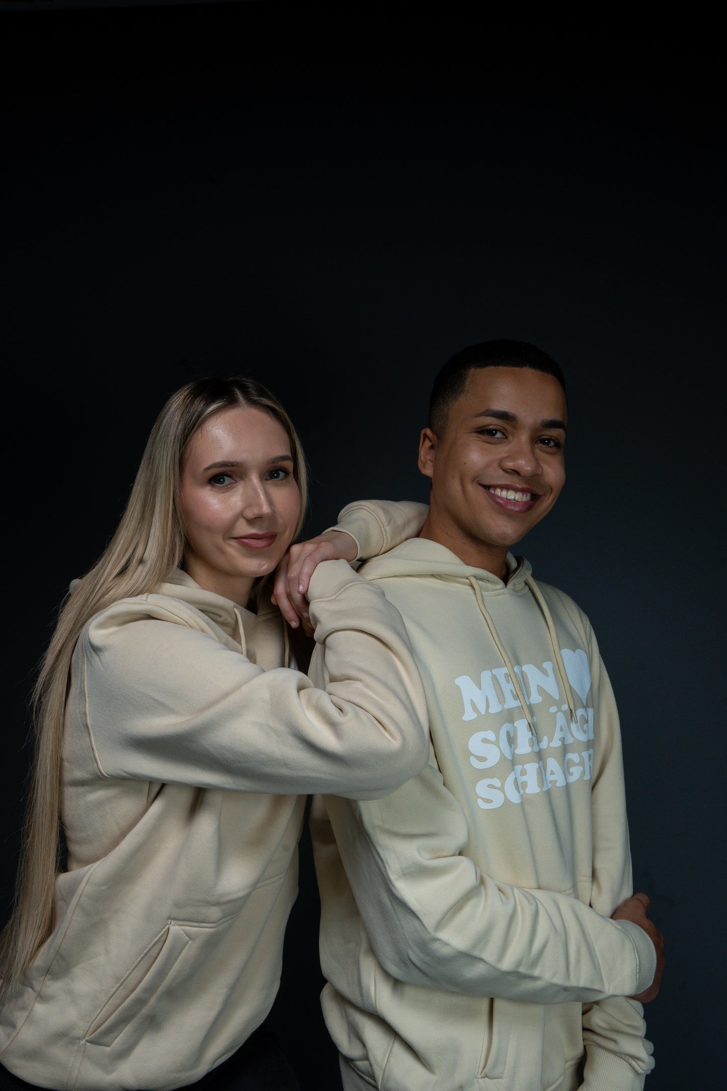 Schlager Logo Hoodie Sand mit großem Logo