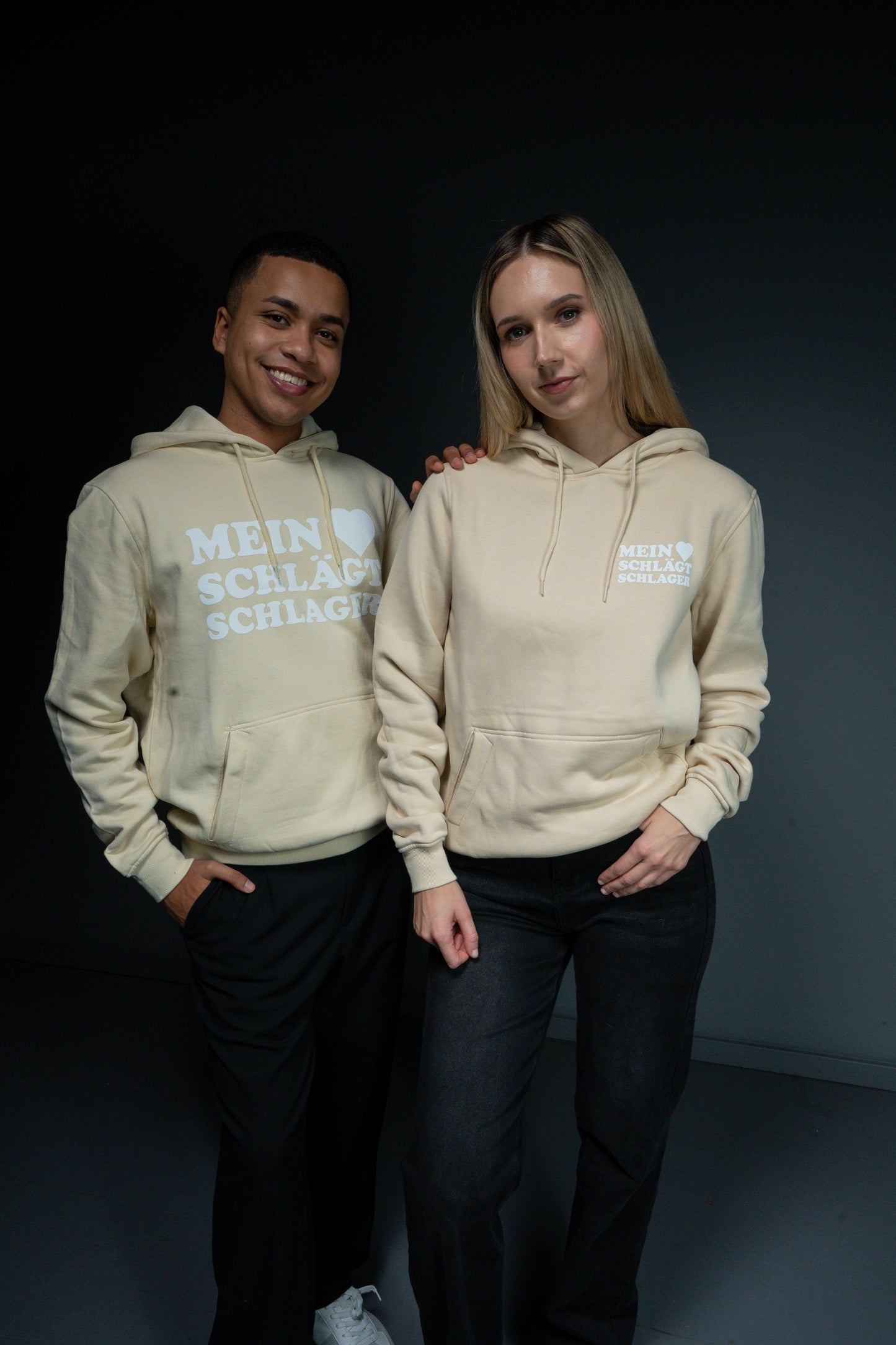 Schlager Logo Hoodie Sand mit großem Logo