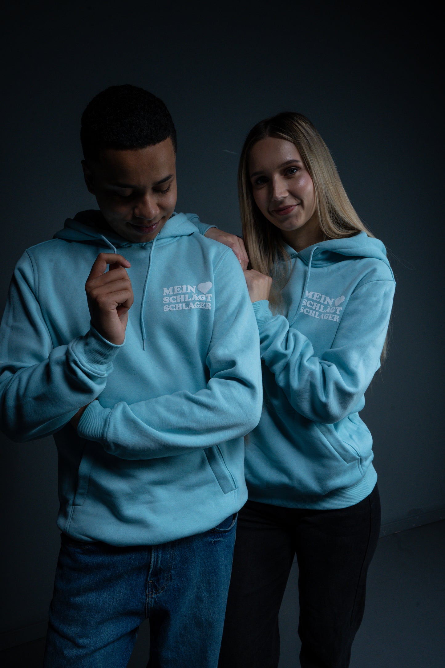 Schlager Logo Hoodie Blau mit kleinem Logo