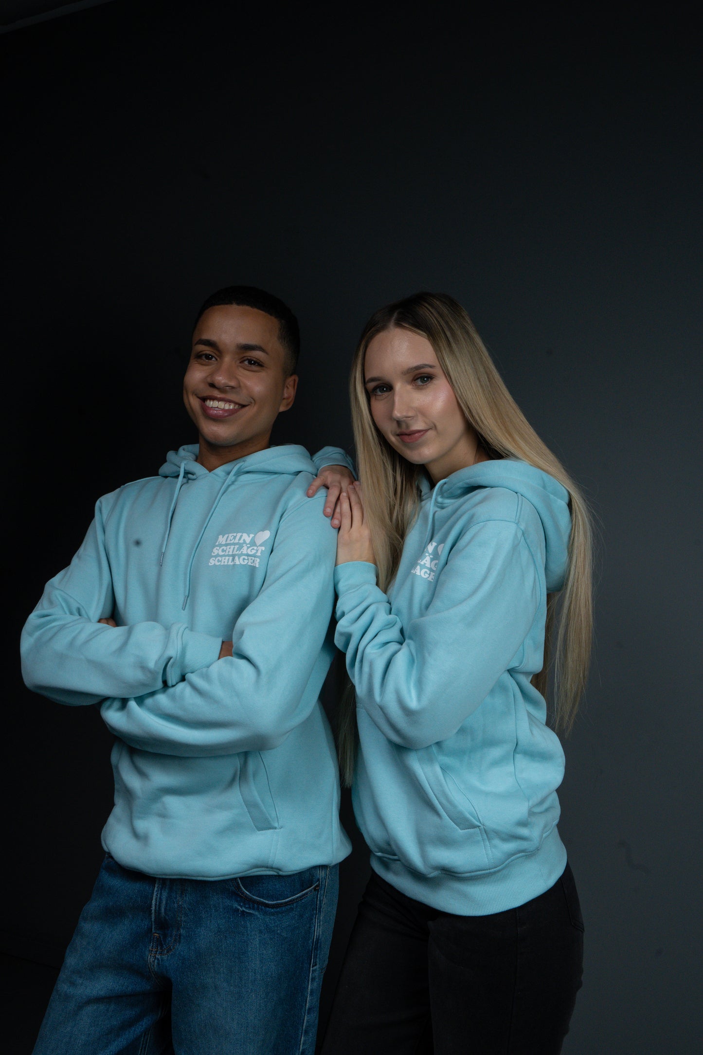 Schlager Logo Hoodie Blau mit kleinem Logo