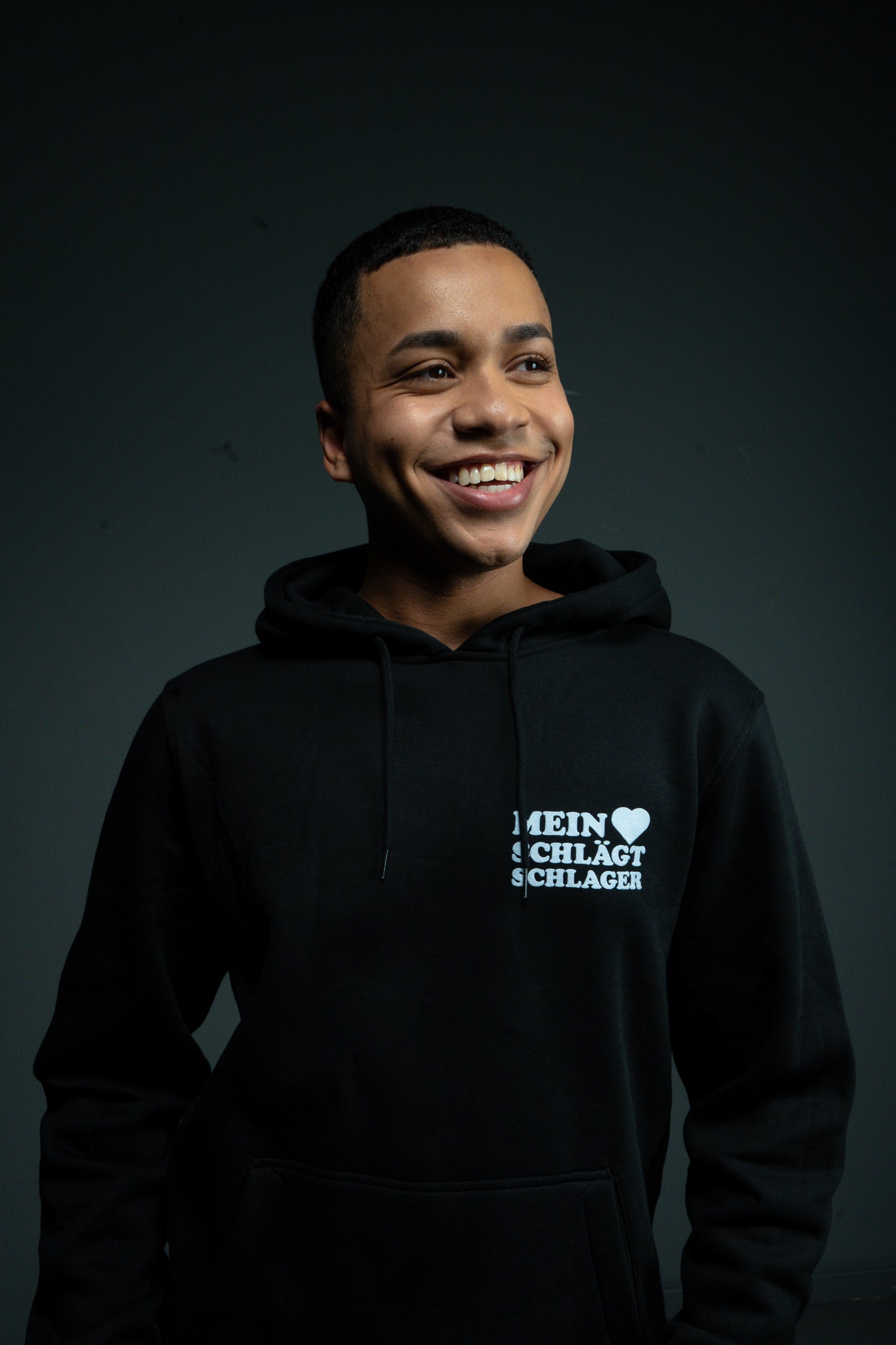 Schlager Logo Hoodie Schwarz mit kleinem Logo